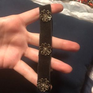 Black flower choker
